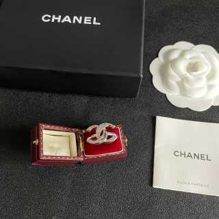 CHANEL Sculpted Ribbon CC Ring