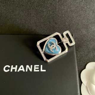 CHANEL Geometric CC Heart Accent Brooch