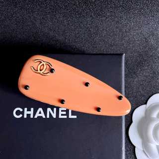 Chanel Orange Acrylic CC Hair Clip – Elegant Luxury Fashion Accessory