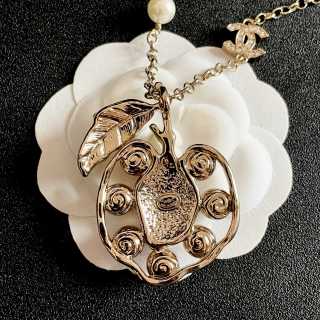 Chanel Vintage Floral Pink Crystal Pendant Necklace – Elegant Luxury Fashion Jewelry