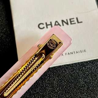 CHANEL Floral Resin Hair Barrettes