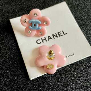 Chanel Romantic Blossom CC Hair Clip