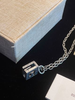 Gucci Interlocking G Square Logo Pendant Necklace
