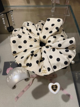 Chanel Black & White Polka Dot Bow Hair Clip – Elegant Luxury Accessory