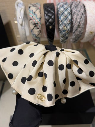 Chanel Black & White Polka Dot Bow Hair Clip – Elegant Luxury Accessory