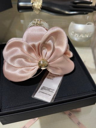 Chanel Pink Satin Pearl Bow Hair Clip – Elegant Luxury Fashion Accessory