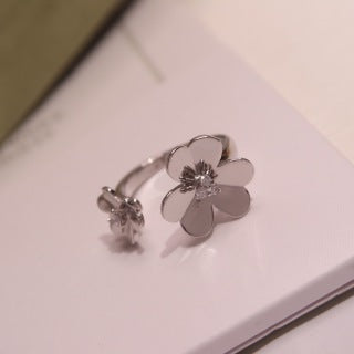 Van Cleef & Arpels Floral Trio Blossom Ring