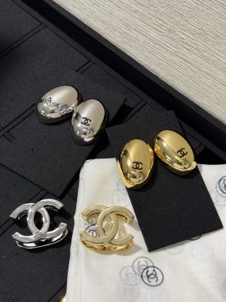 Chanel Oval CC Logo Stud Earrings – Elegant Luxury Fashion Jewelry