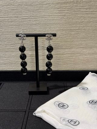 Chanel Pearl & Black Bead CC Drop Earrings – Elegant Luxury Fashion Jewelry
