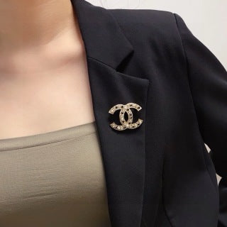 CHANEL Noir Pearl CC Embellished Brooch
