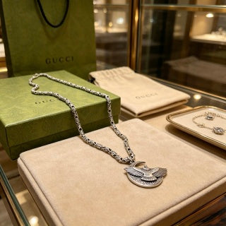 Gucci GG Shell Pendant Chain Necklace