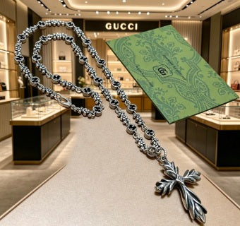 Gucci Interlocking G Leaf Pendant Beaded Chain Necklace