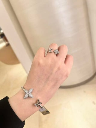 Louis Vuitton Blossom Diamond Flower Ring