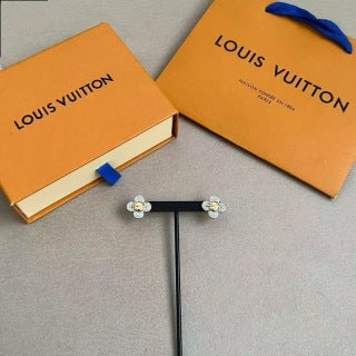 Louis Vuitton Blossom Pearl Flower Stud Earrings