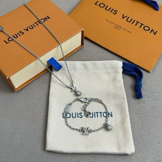 Louis Vuitton Signature Diamond Pendant Necklace