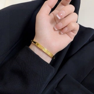 CARTIER Alveris Essential Slim Bangle