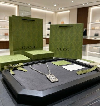 Gucci Vintage GG Crest Plaque Silver Pendant Necklace