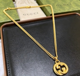 Gucci GG Twisted Rope Medallion Gold Pendant Necklace