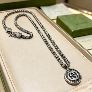 Gucci GG Circle Logo Silver Pendant Chain Necklace