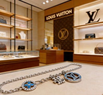 Louis Vuitton Ocean Medallion Charm Layered Chain Necklace