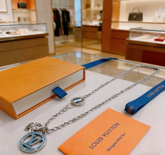 Louis Vuitton Ocean Medallion Charm Layered Chain Necklace