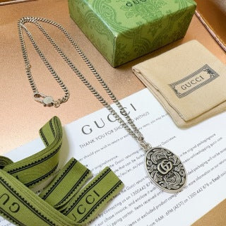 Gucci Oval Interlocking G Medallion Necklace