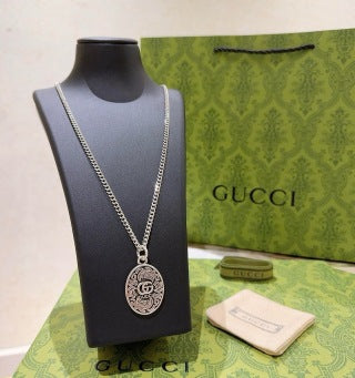 Gucci Oval Interlocking G Medallion Necklace