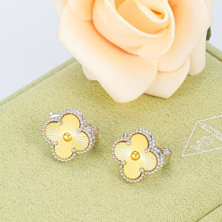 Louis Vuitton Blossom Pearl Stud Earrings